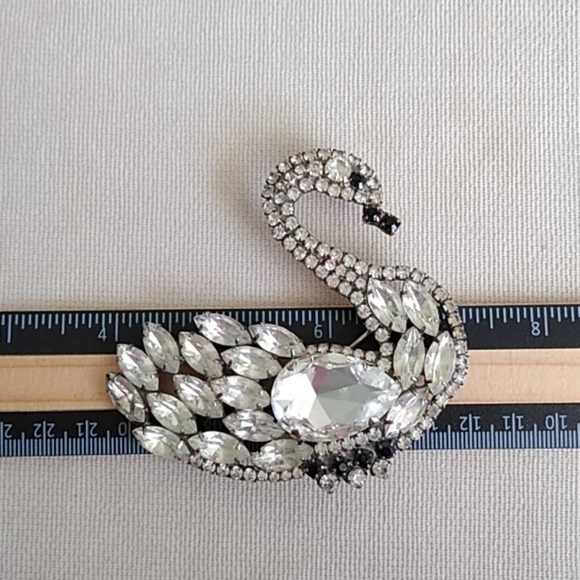SWAN CRYSTAL ICE BROOCH - Picture 5 of 8